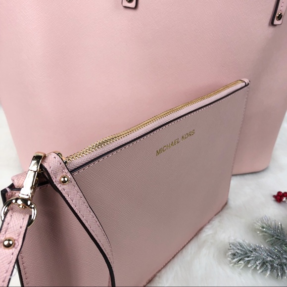 Michael Kors Jet Set travel Large tote wristlet. - Picture 4 of 6